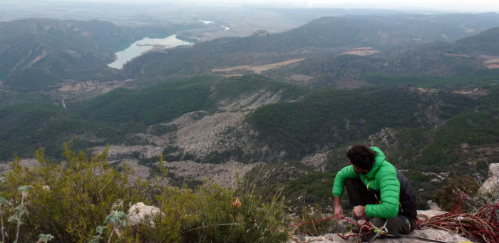 L'embassament de Sant Llorenç com a teló de fons (Foto Roger F.)